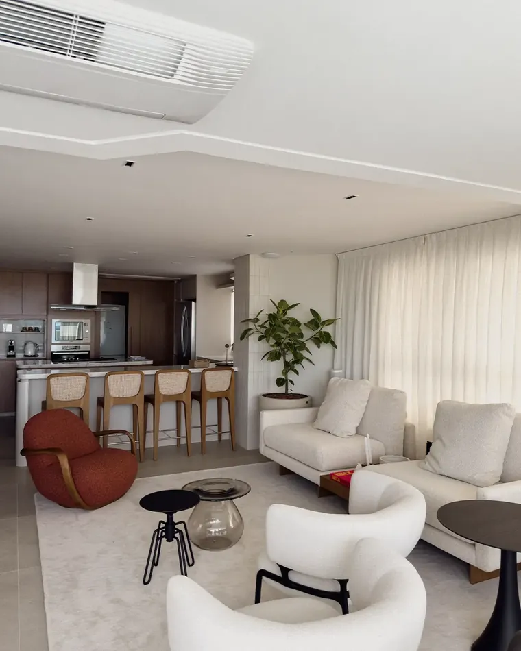 Living integrado à cozinha em apartamento entregue pela Schmidt em Balneário Camboriú